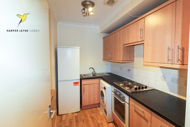 Flat to rent in High Street, Bromley
