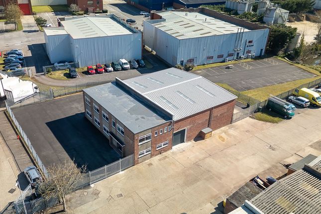 Light industrial to let in Unit 12, Bone Lane, Newbury, Berkshire