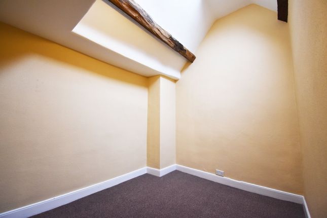 Flat 2, 8 High Street, Leominster photo 4