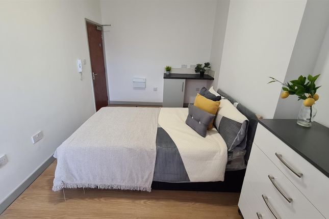 Room to rent in Himley Road, Dudley