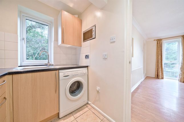 Flat for sale in Crowthorne Road, Bracknell, Berkshire