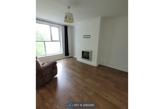 Thistledown, Essex, Basildon photo 4