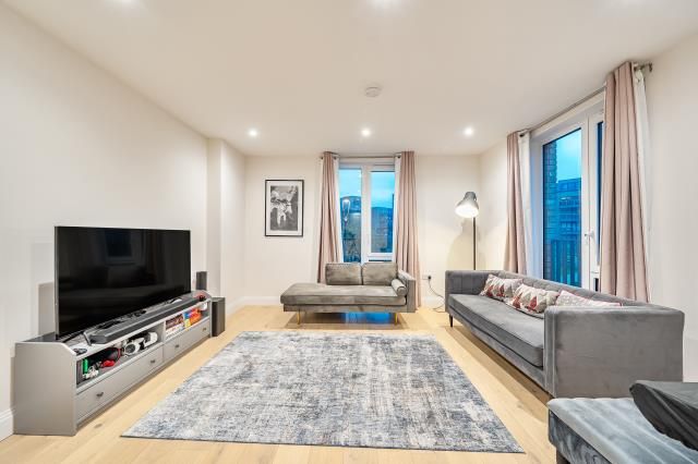 Flat 3 Wrest House, 27, Inglis Way, London photo 4