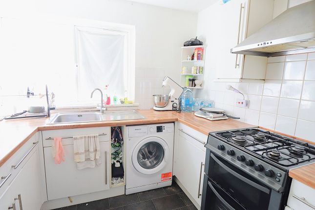 207, Mayfield Road, Farnborough photo 3