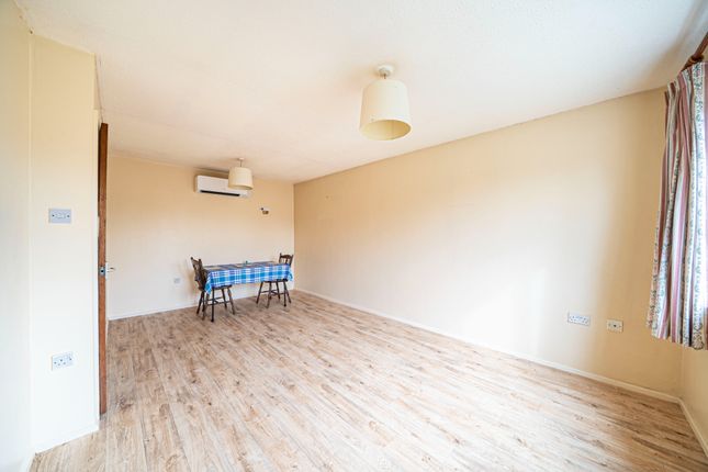 21 Grange Close, Fyfield, Andover photo 3