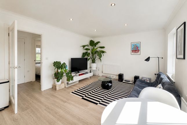 Flat 3, 25, St. Lawrence Chase, Kent photo 3