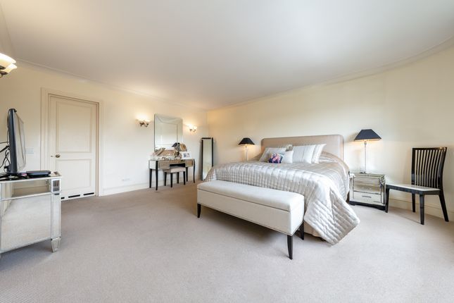 Flat for sale in The Terraces, Queens Terrace, St John's Wood, London