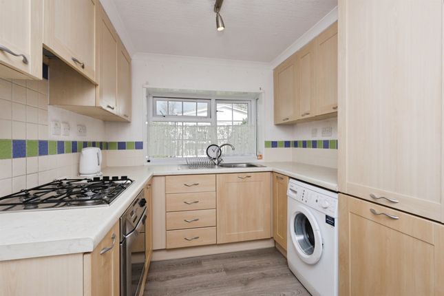 13, Beech Avenue, Deanland Wood Park, Hailsham photo 3
