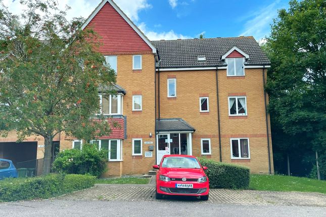 Flat to rent in Redoubt Close, Hitchin