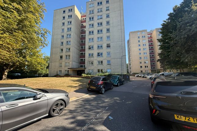 6 Pelham Court, Hemel Hempstead photo 2