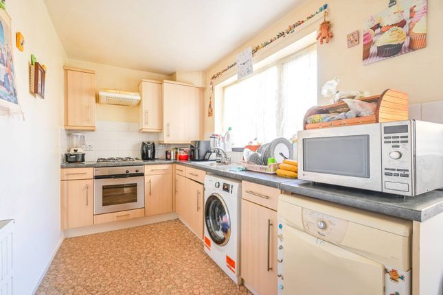 Whitethorn Street E3, Bow photo 3