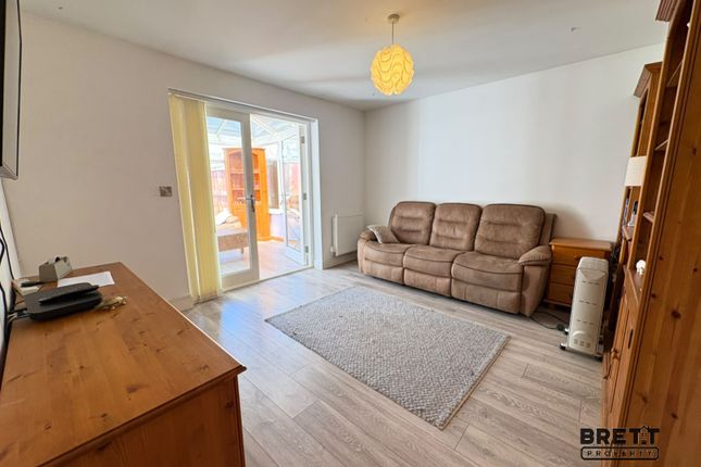 6, Triplestone  Close, Milford Haven photo 3
