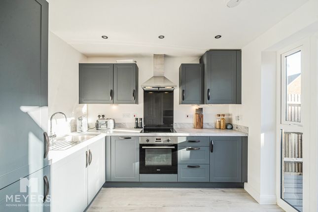 29, Strickland Way, Wimborne photo 3