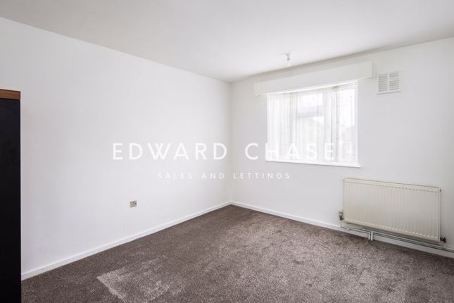 Flat to rent in Tomswood Hill, Barkingside