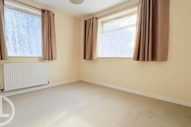 1, Lawrence Avenue, Letchworth Garden City photo 2