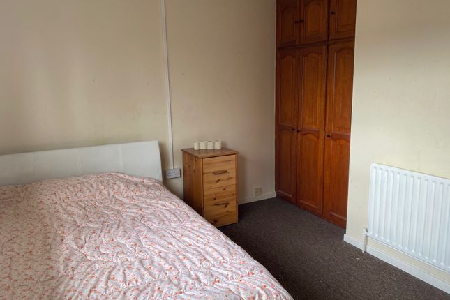 Room to rent in St. Mary's Road, London
