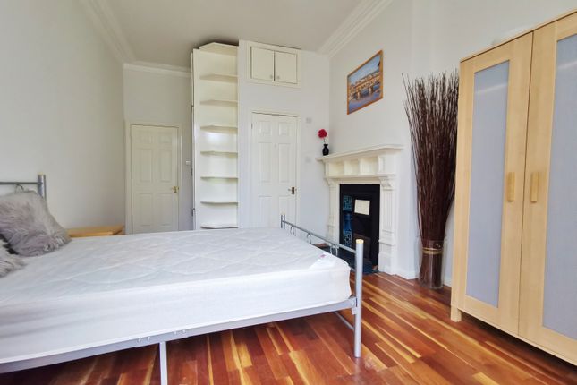 Flat to rent in Grosvenor Road, London