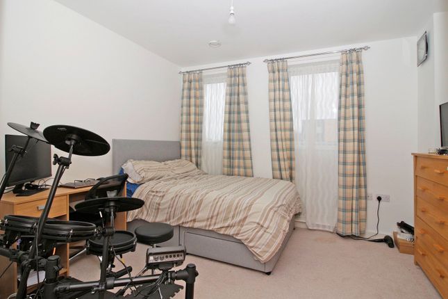 Flat for sale in Laundry Close, Croydon