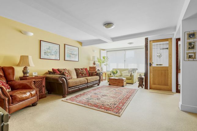 72 High Street, Buntingford photo 2
