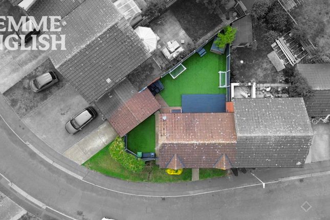 20 Fambridge Drive, Wickford photo 2