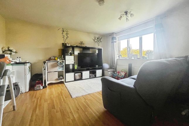 57, Lovegrove Drive, Slough photo 2