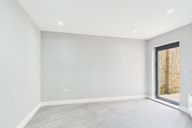 Flat 1, 2A,, King Edwards Road, Barking photo 2