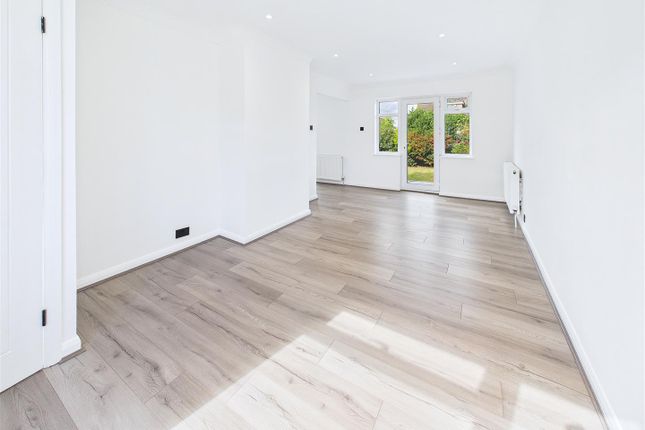 24, Greenways, Benfleet photo 4