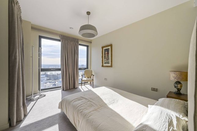 Flat for sale in Roosevelt Tower, Manhattan Plaza, Canary Wharf, London