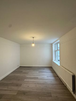 Flat 5, Lea Bridge Road, London photo 3