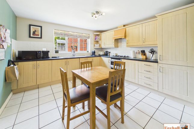 4, Peart Grove, Ipswich photo 3