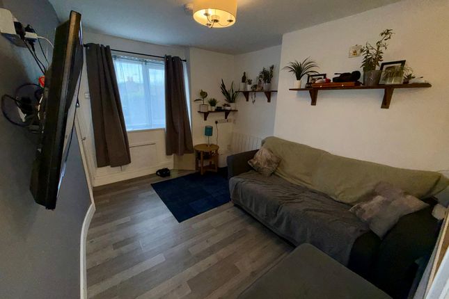 4, Penbrynrodyn, Llanbadarn Fawr photo 4