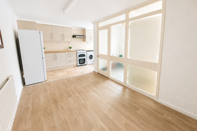 34, Basildon photo 2