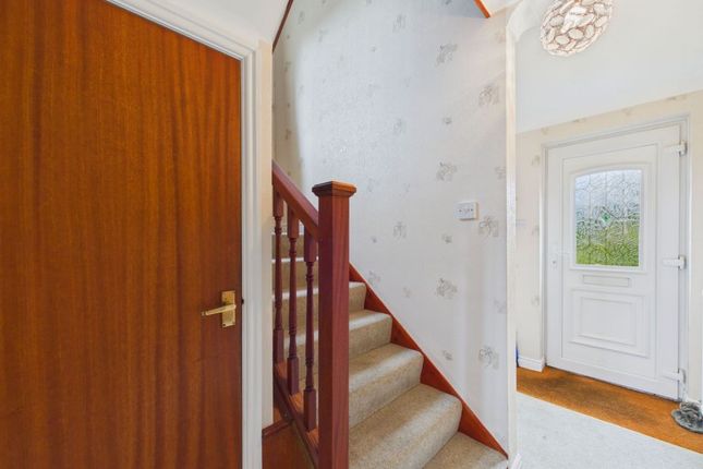 1, Yew Tree Close, Whitby photo 4