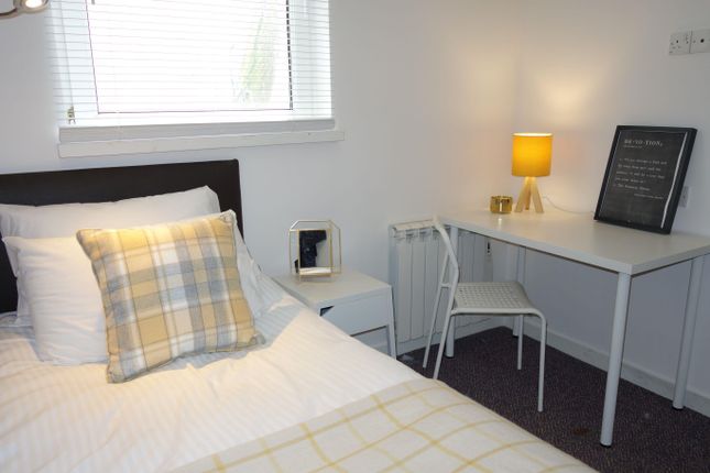 Flat to rent in 4 Bed Apartment, HMO, Top Floor, Shiprow, Aberdeen