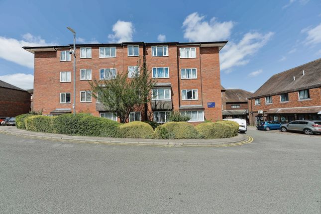 Thumbnail Flat for sale in Albion Street, Dunstable, Bedfordshire