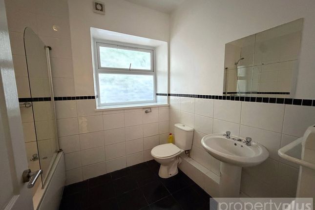 Flat 2,, White Rock Hotel, Penygraig photo 5