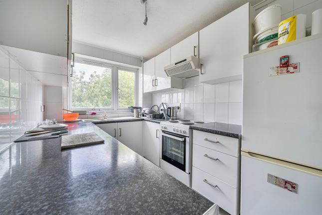 Flat 29, Grovebury Court, Chase Road, London photo 2