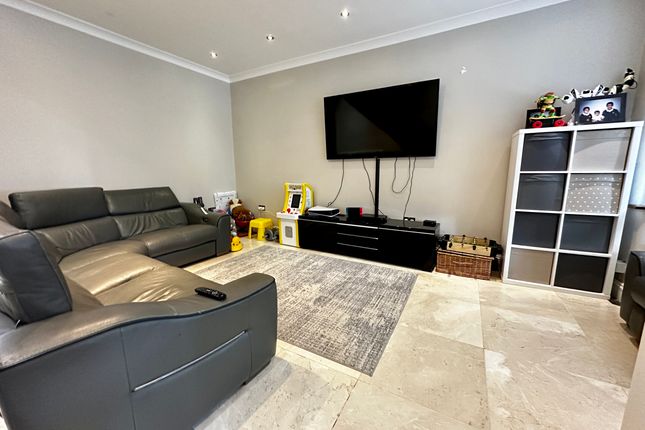 59 Woodford Avenue, Ilford photo 3