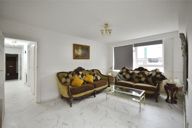 3-bed flat on Chapel Street, London, £800,000