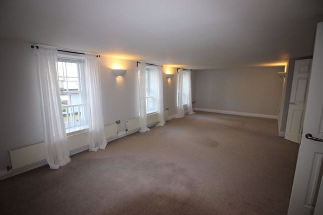 Flat to rent in Bank Street, Chepstow