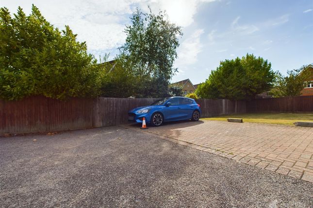 27, Cleveland Way, Great Ashby, Stevenage photo 2