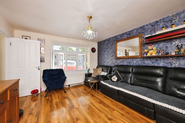 14, Cuttys Lane, Stevenage photo 4