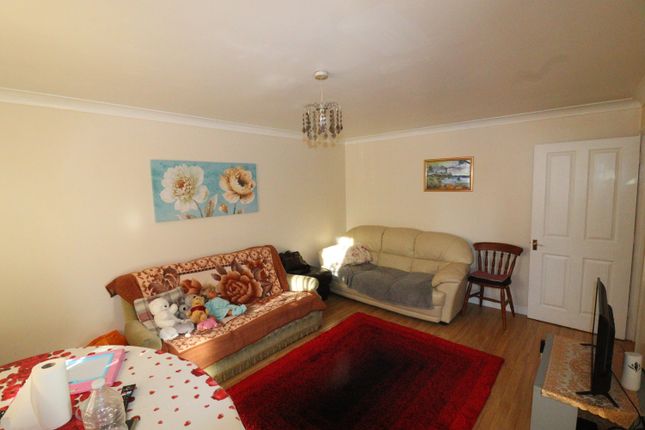 Flat for sale in Dunstable Road, Luton