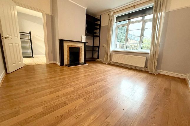 3-bed terraced on 22 Therapia Road, London, £3,000/mo