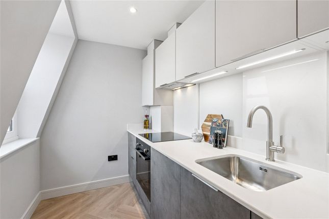 Flat 4, 284, Franciscan Road, London photo 3