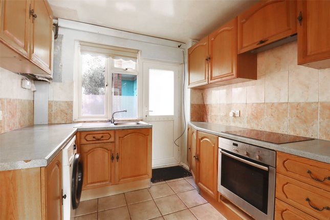 3-bed terraced on 11, Blackthorn Close, Surrey, £400,000