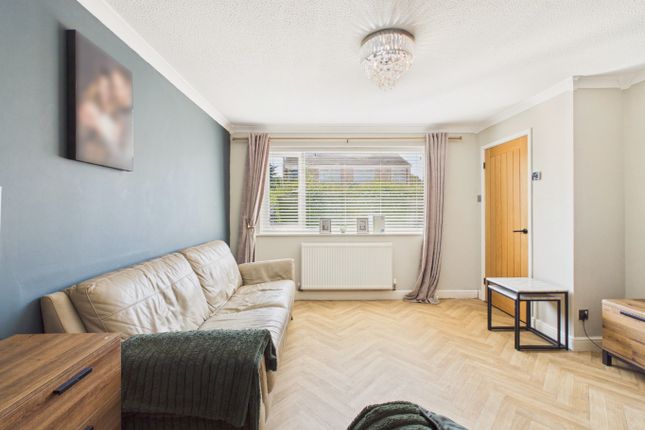 17, St. James Close, Sutton Hull photo 2