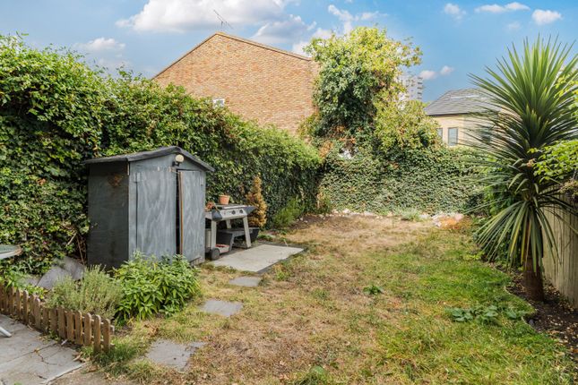 129 Woodhill, London, Greater London photo 4
