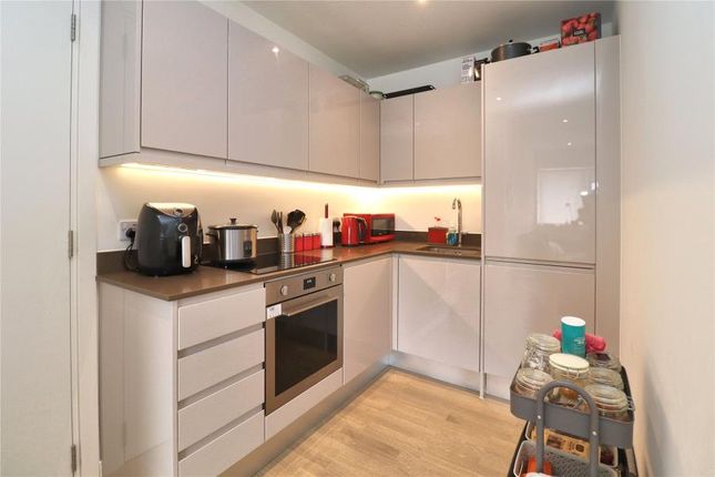 Flat to rent in River Court, Woking
