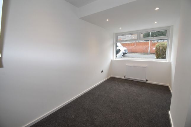14 Unsworth Avenue, Manchester photo 4
